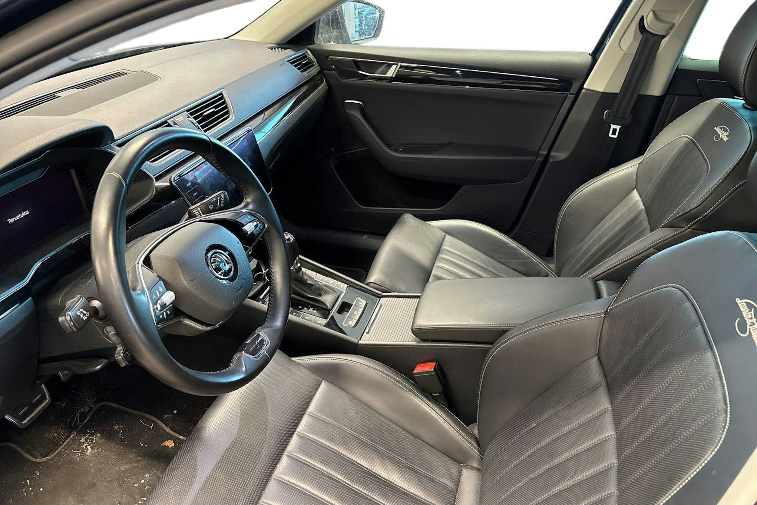 sininen Skoda Superb 2021 kuva 3.