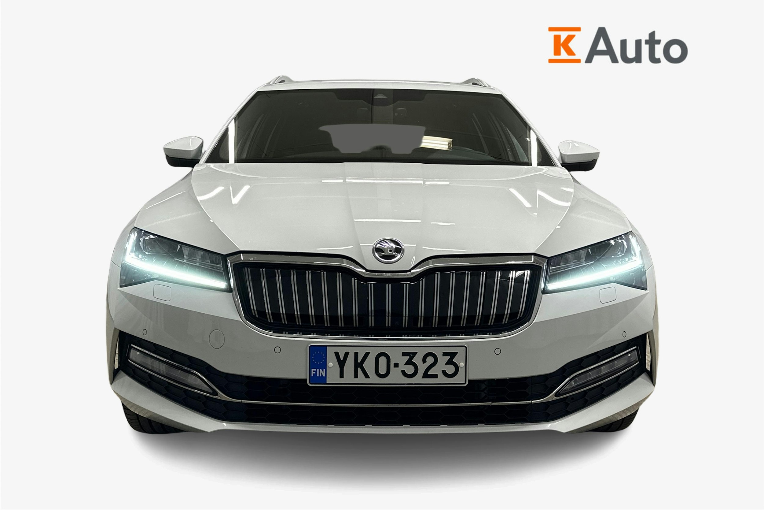 valkoinen Skoda Superb 2021 kuva 4.