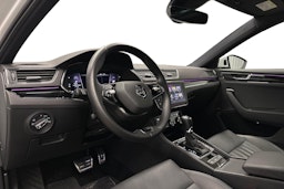 valkoinen Skoda Superb 2021 kuva 6.