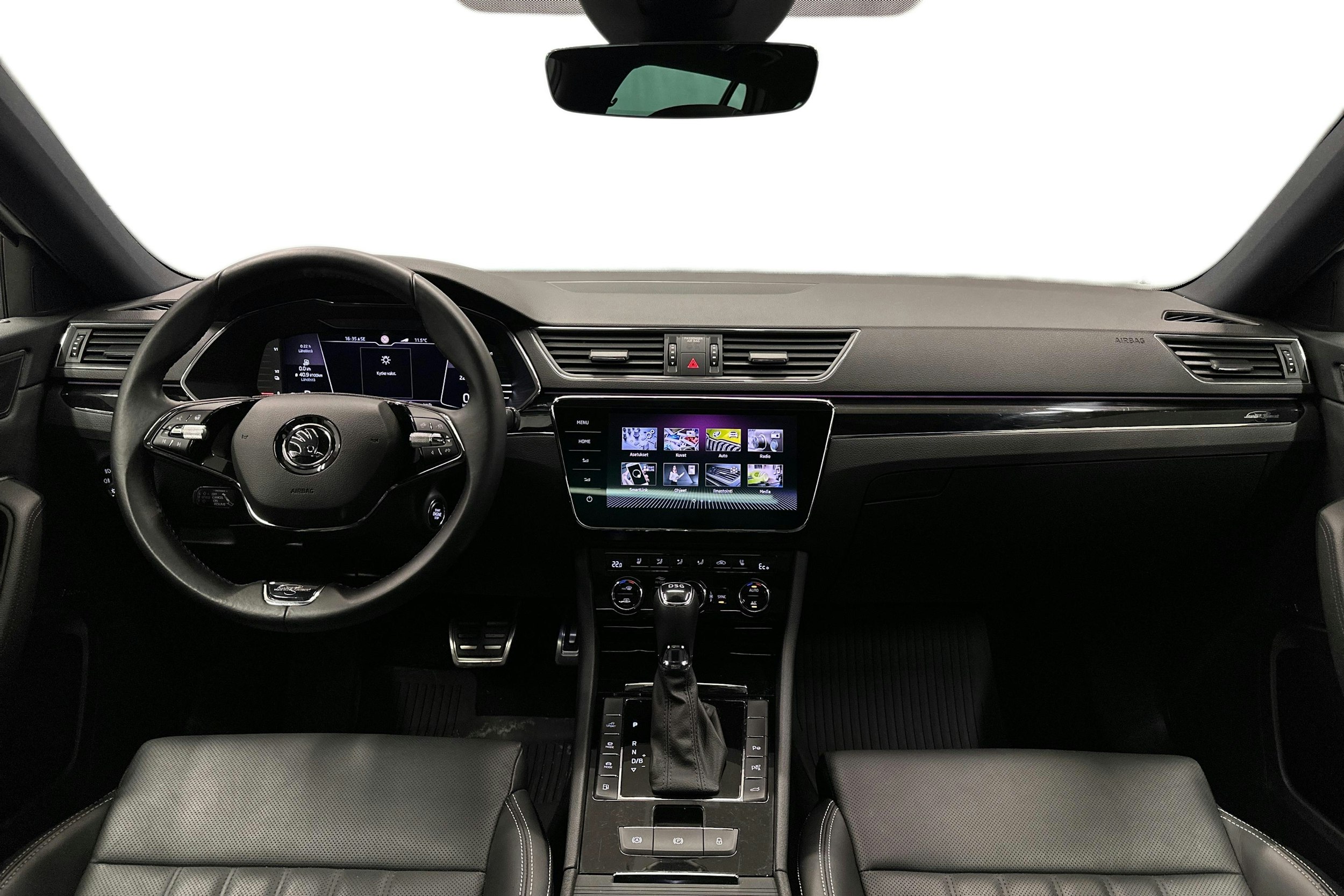 valkoinen Skoda Superb 2021 kuva 7.