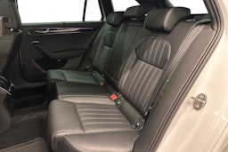 valkoinen Skoda Superb 2021 kuva 8.