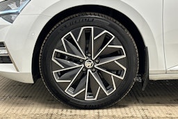 valkoinen Skoda Superb 2021 kuva 9.