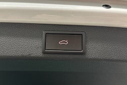 valkoinen Skoda Superb 2021 kuva 12.