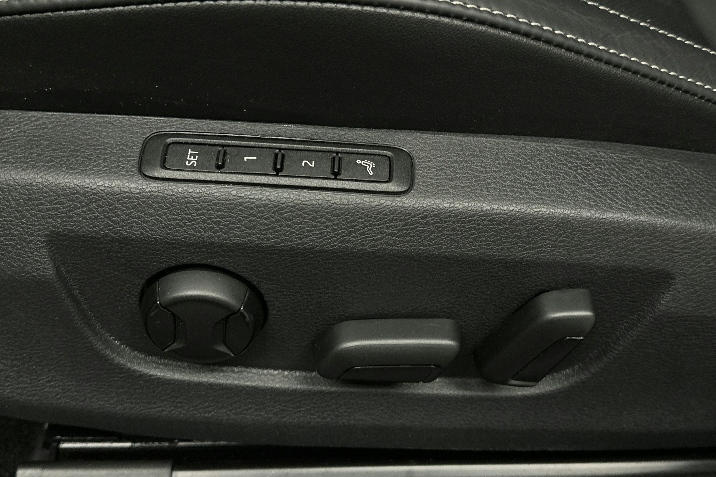 valkoinen Skoda Superb 2021 kuva 15.