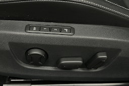 valkoinen Skoda Superb 2021 kuva 15.