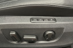 valkoinen Skoda Superb 2021 kuva 16.