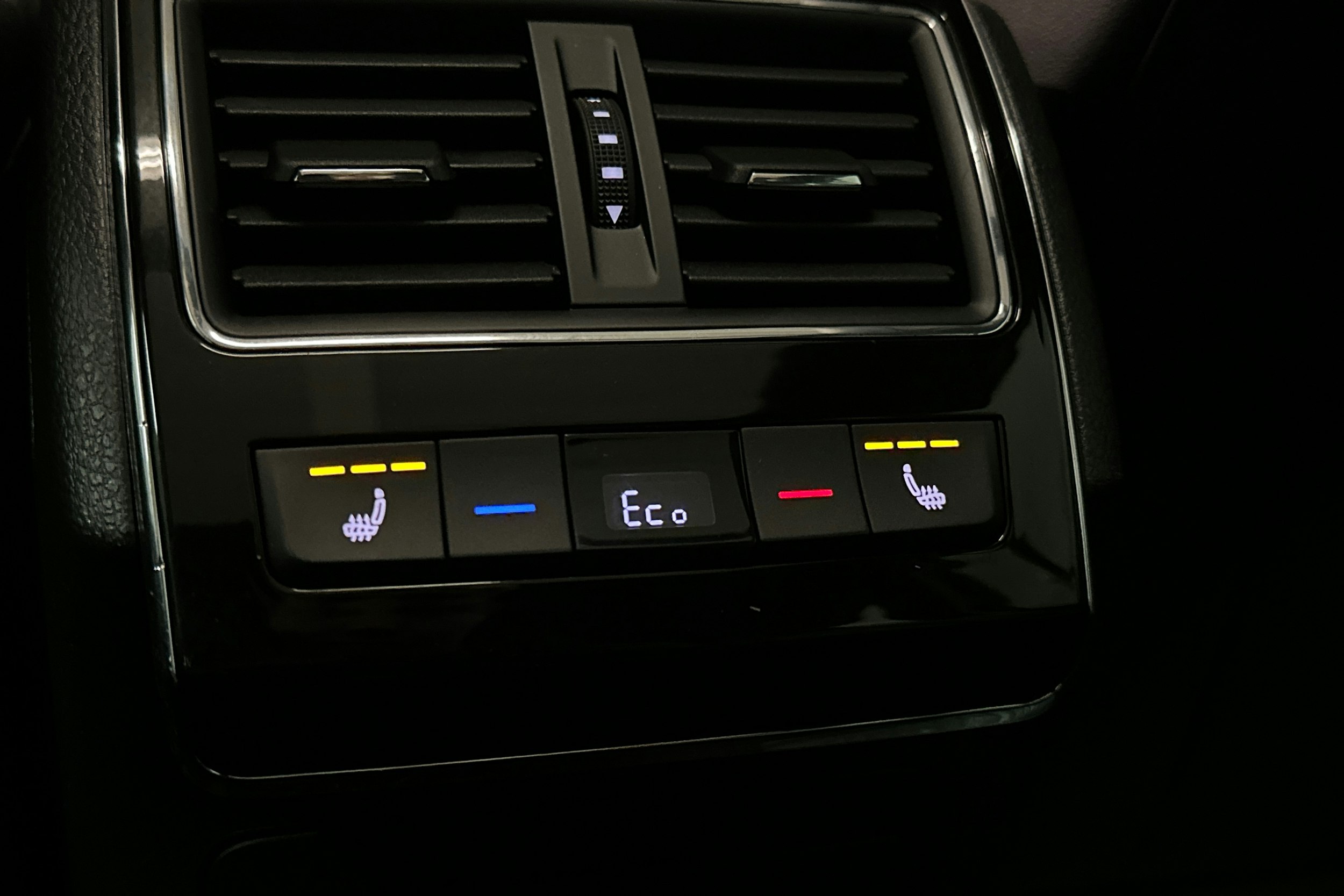 valkoinen Skoda Superb 2021 kuva 17.