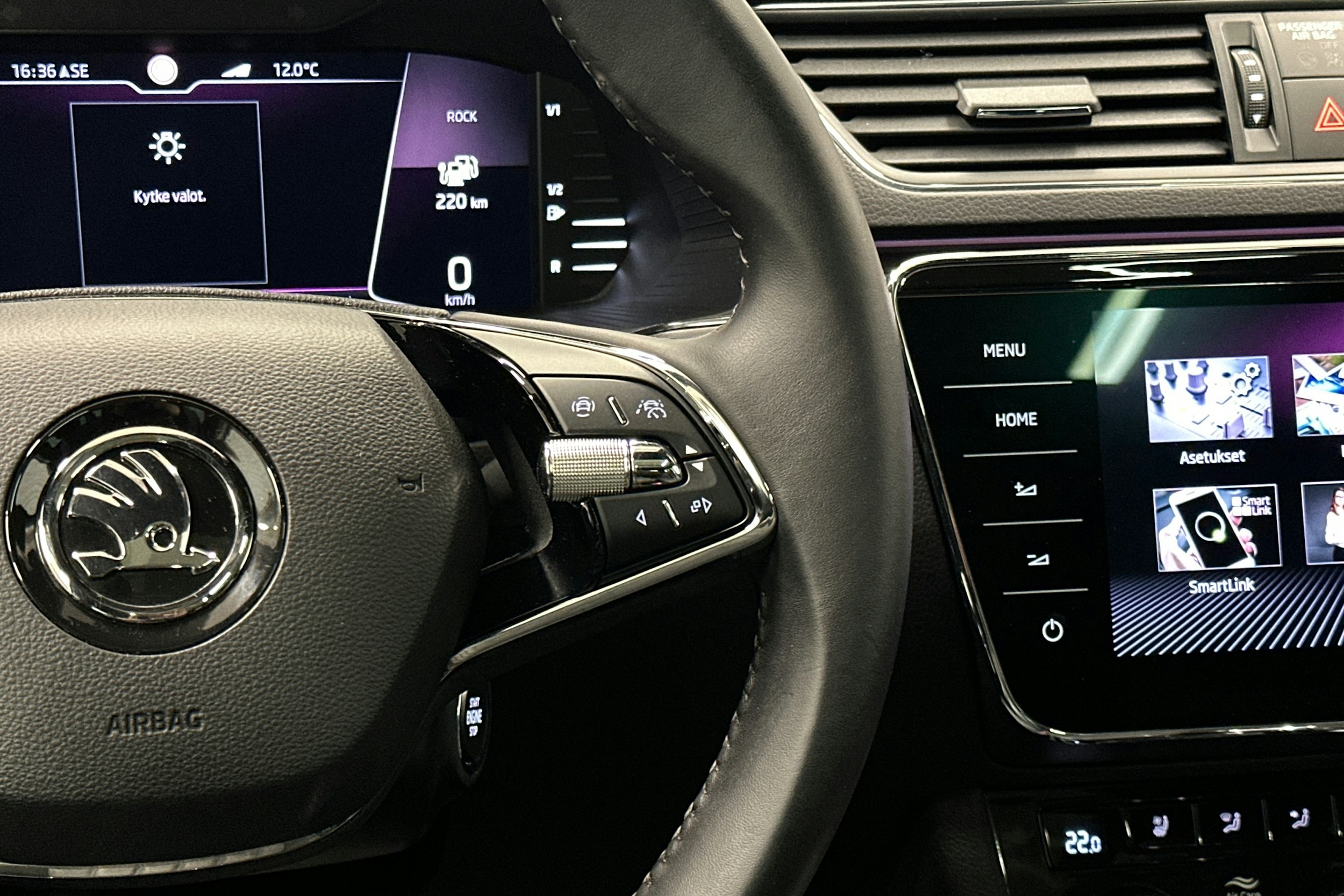 valkoinen Skoda Superb 2021 kuva 20.