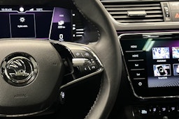 valkoinen Skoda Superb 2021 kuva 20.