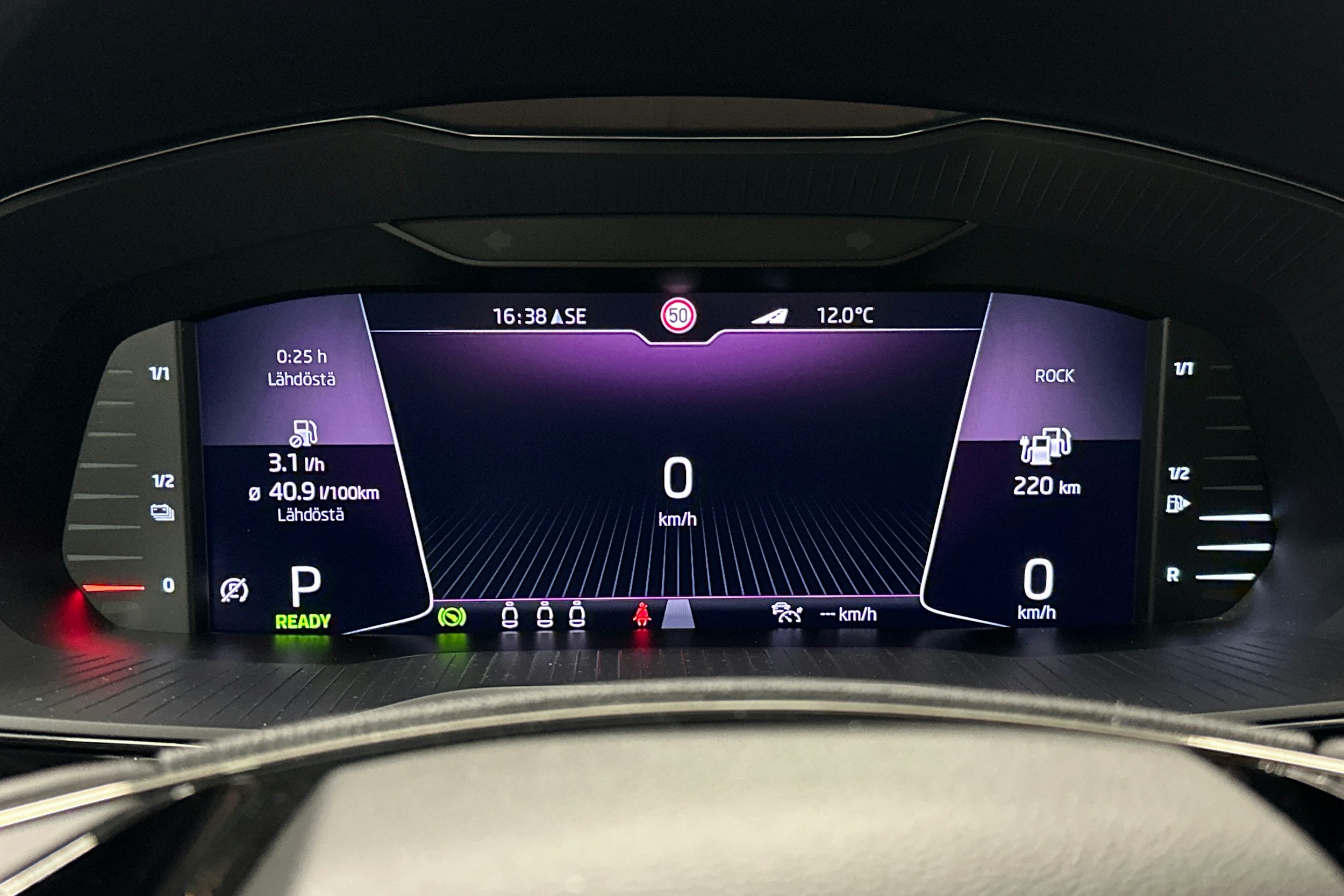 valkoinen Skoda Superb 2021 kuva 22.