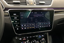 valkoinen Skoda Superb 2021 kuva 27.