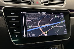 valkoinen Skoda Superb 2021 kuva 30.