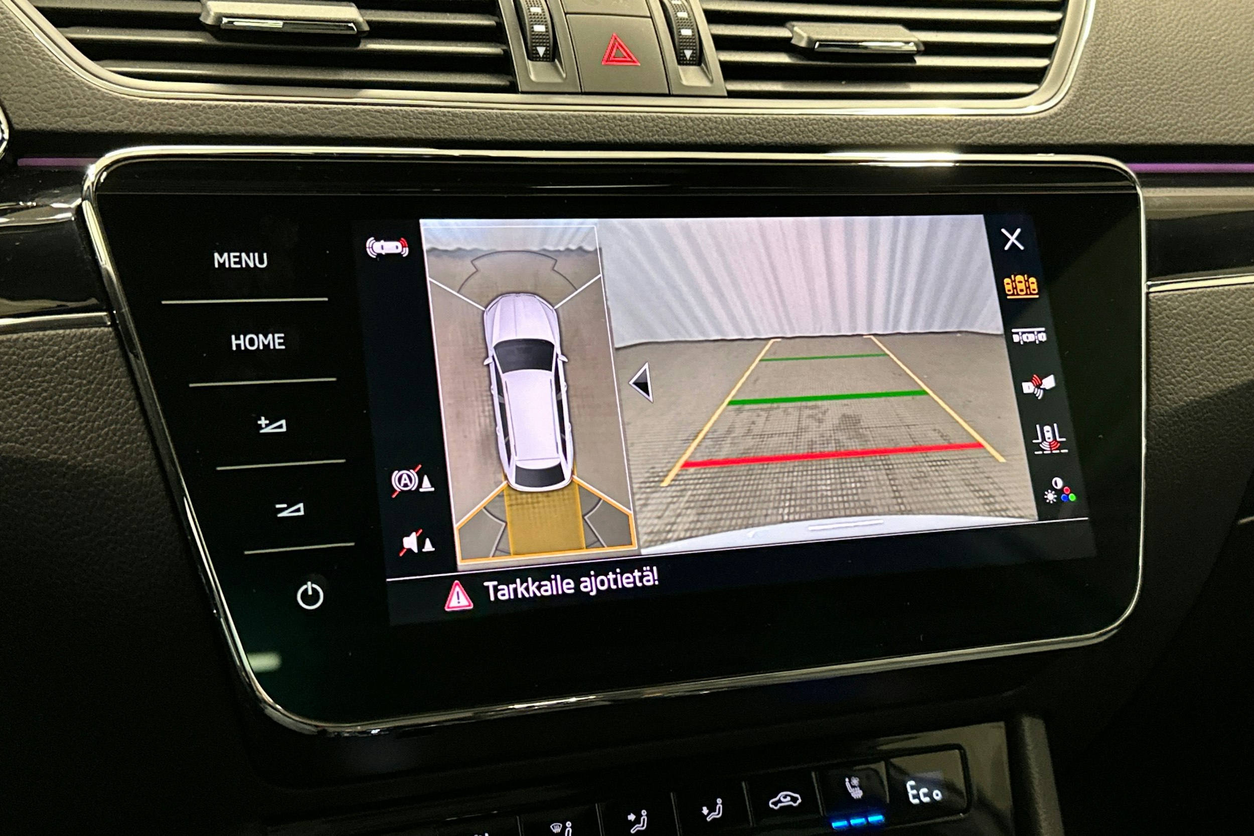 valkoinen Skoda Superb 2021 kuva 33.