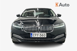 musta Skoda Superb 2022 kuva 5.