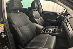 musta Skoda Superb 2022 kuva 15.