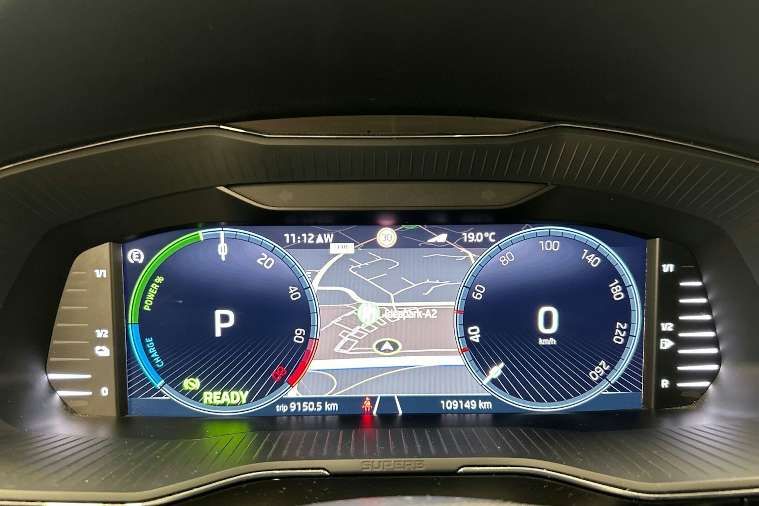musta Skoda Superb 2022 kuva 17.