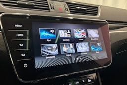 musta Skoda Superb 2022 kuva 22.