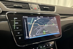musta Skoda Superb 2022 kuva 23.