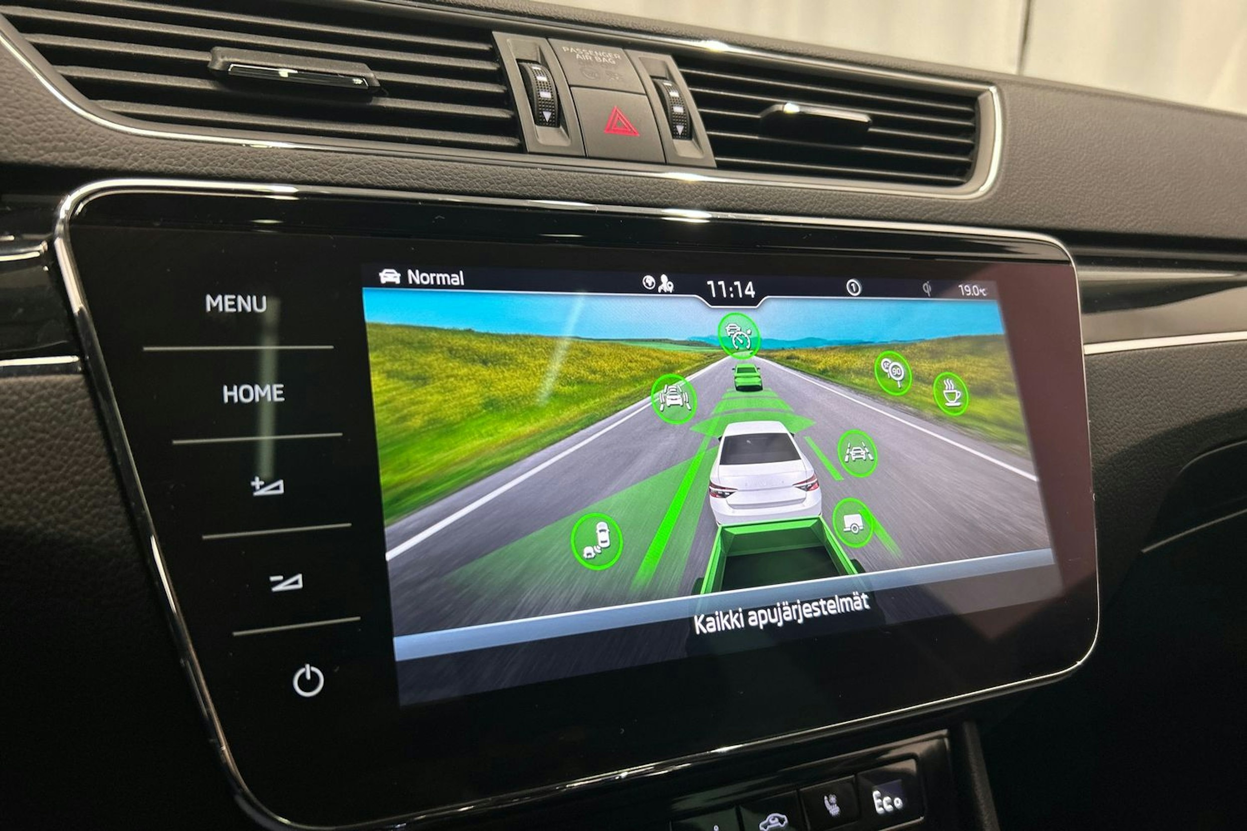 musta Skoda Superb 2022 kuva 25.