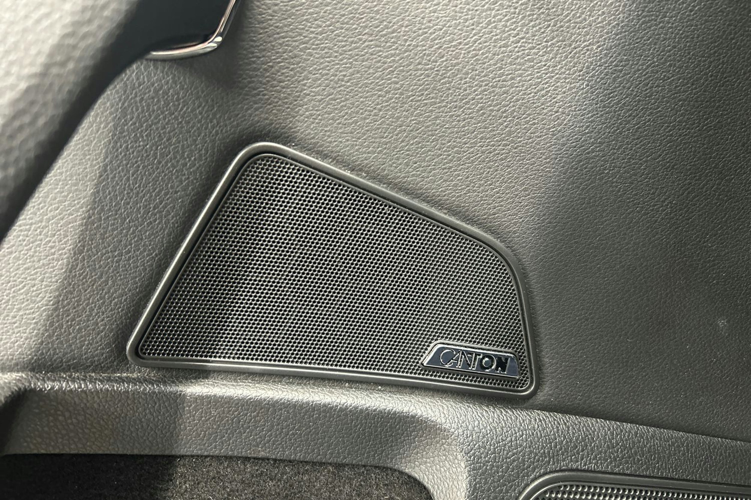 musta Skoda Superb 2022 kuva 28.