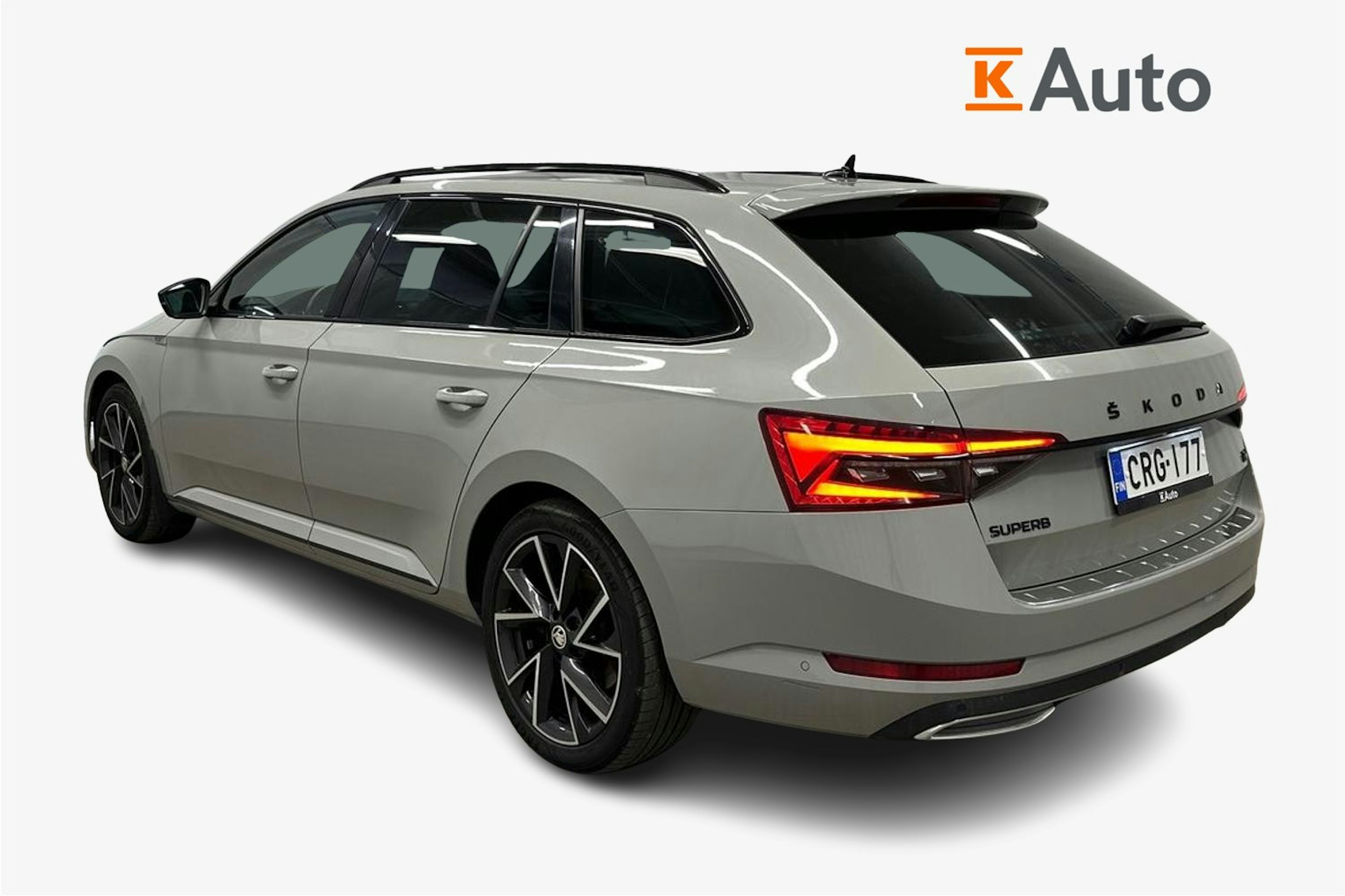 harmaa Skoda Superb 2022 kuva 2.