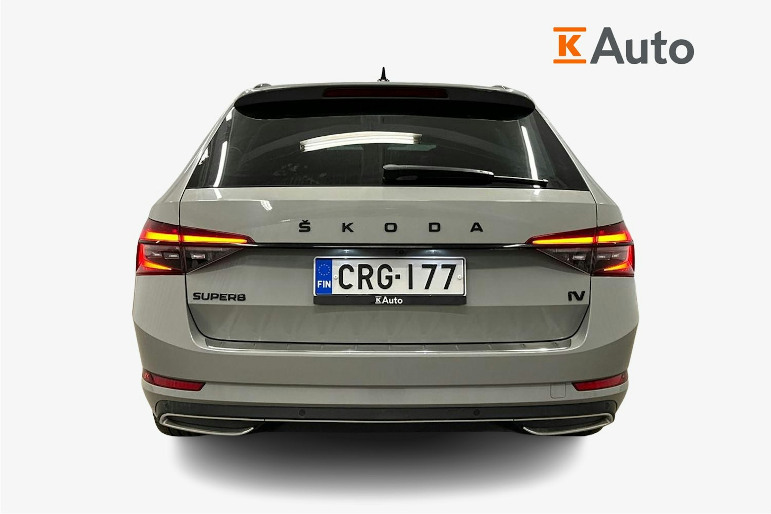 harmaa Skoda Superb 2022 kuva 3.