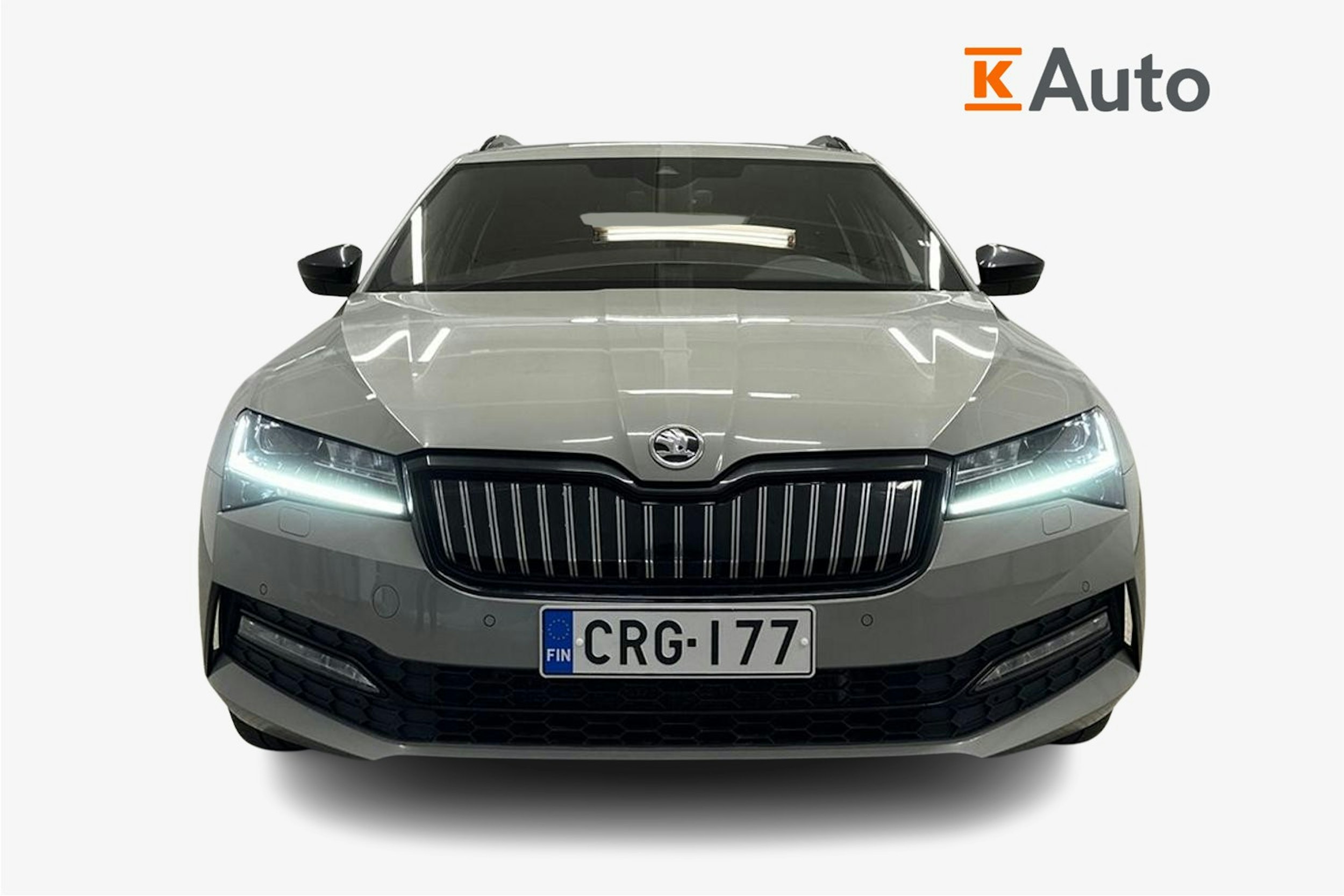 harmaa Skoda Superb 2022 kuva 5.