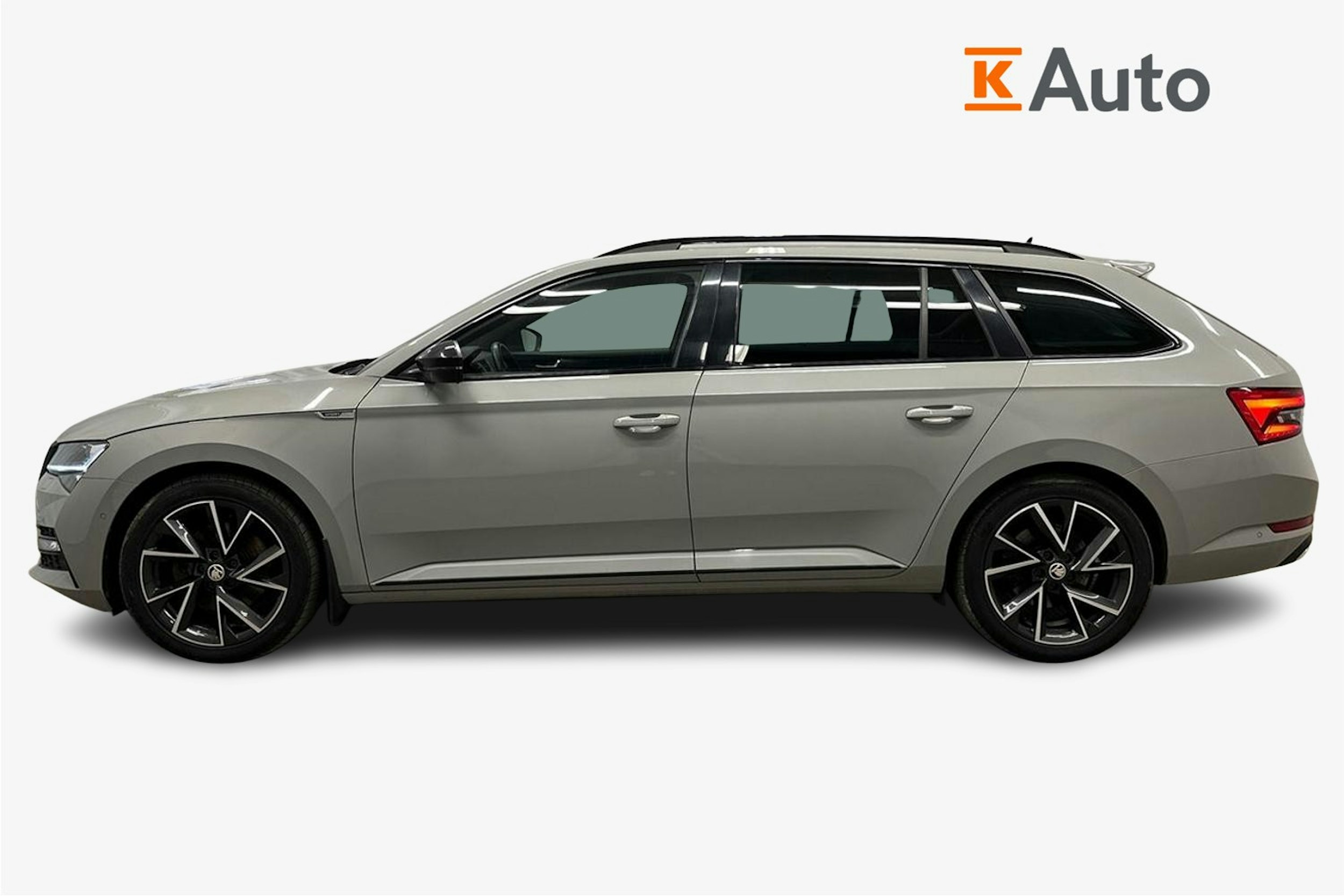 harmaa Skoda Superb 2022 kuva 6.