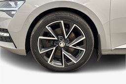 harmaa Skoda Superb 2022 kuva 11.