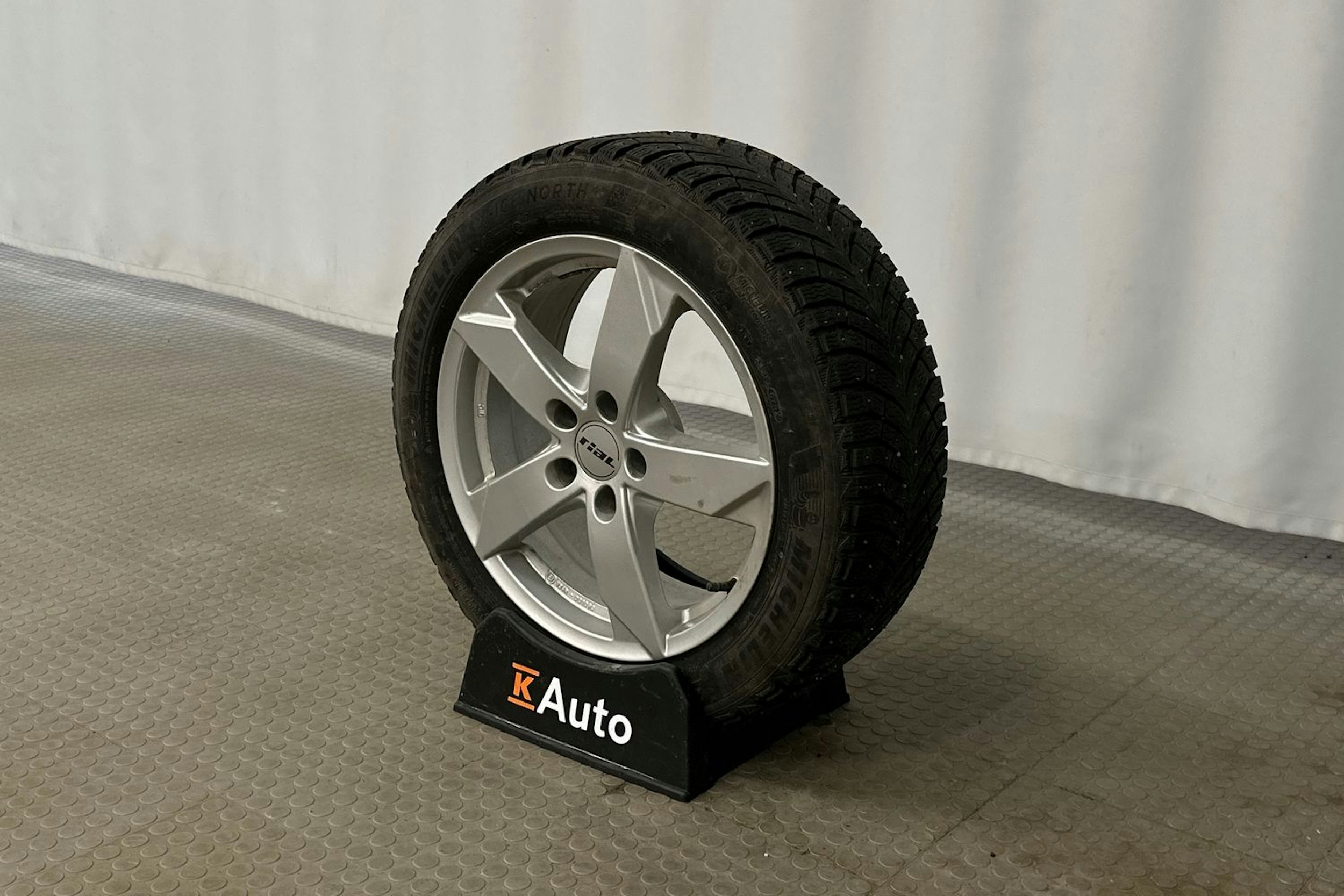 harmaa Skoda Superb 2022 kuva 13.