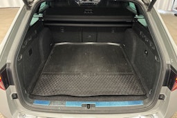 harmaa Skoda Superb 2022 kuva 14.