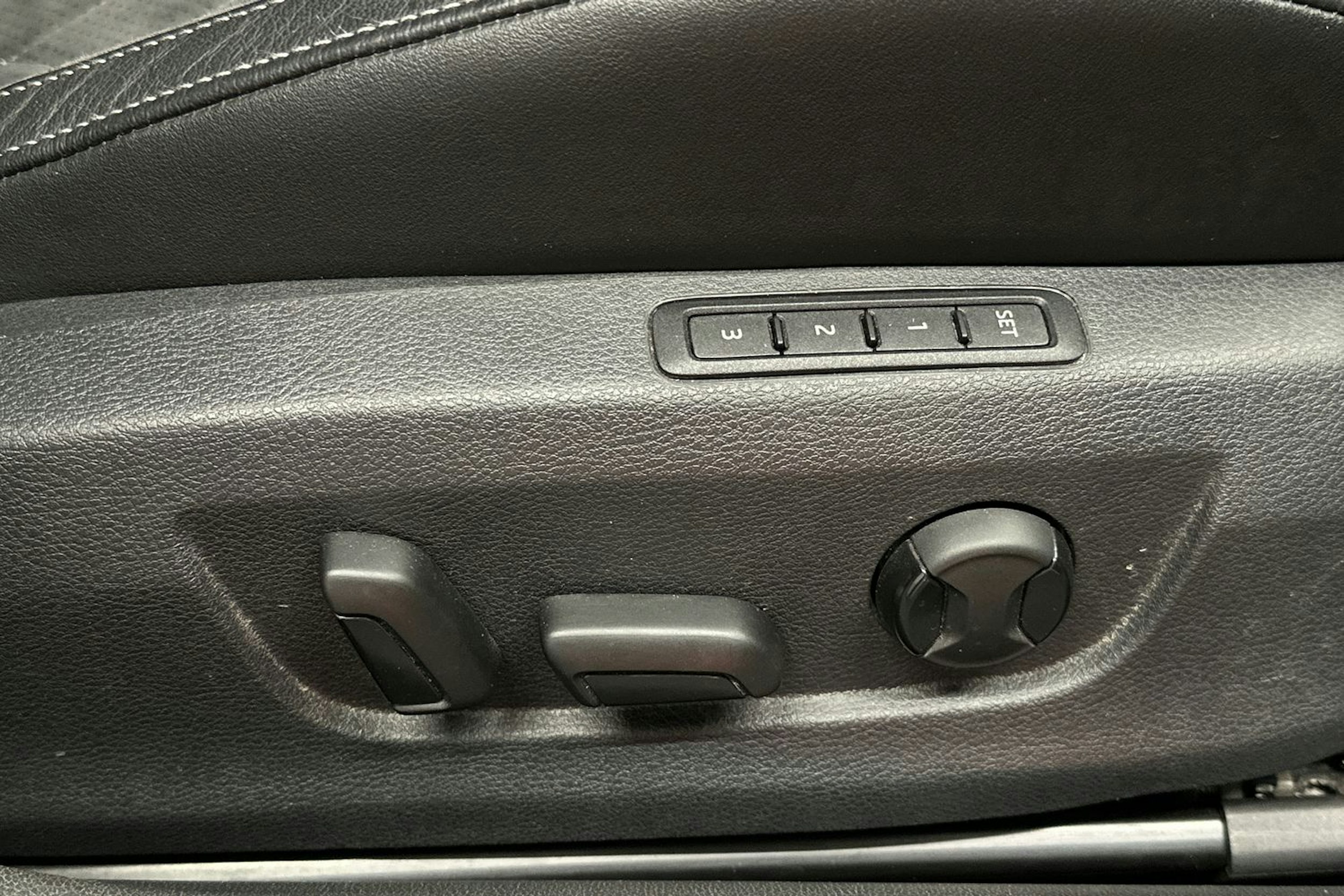 harmaa Skoda Superb 2022 kuva 19.