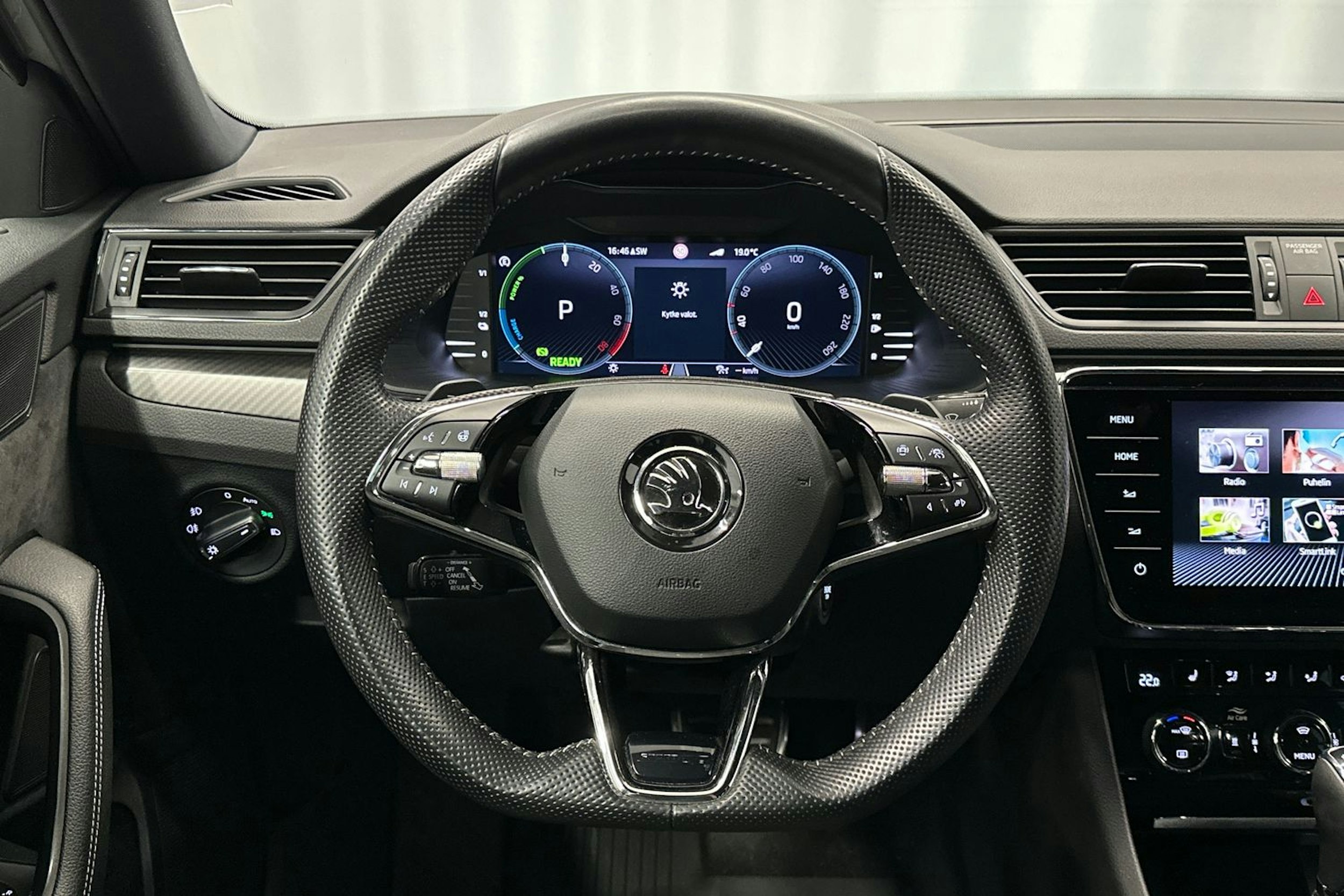 harmaa Skoda Superb 2022 kuva 20.