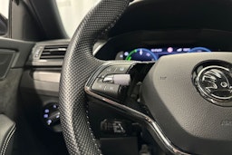 harmaa Skoda Superb 2022 kuva 21.