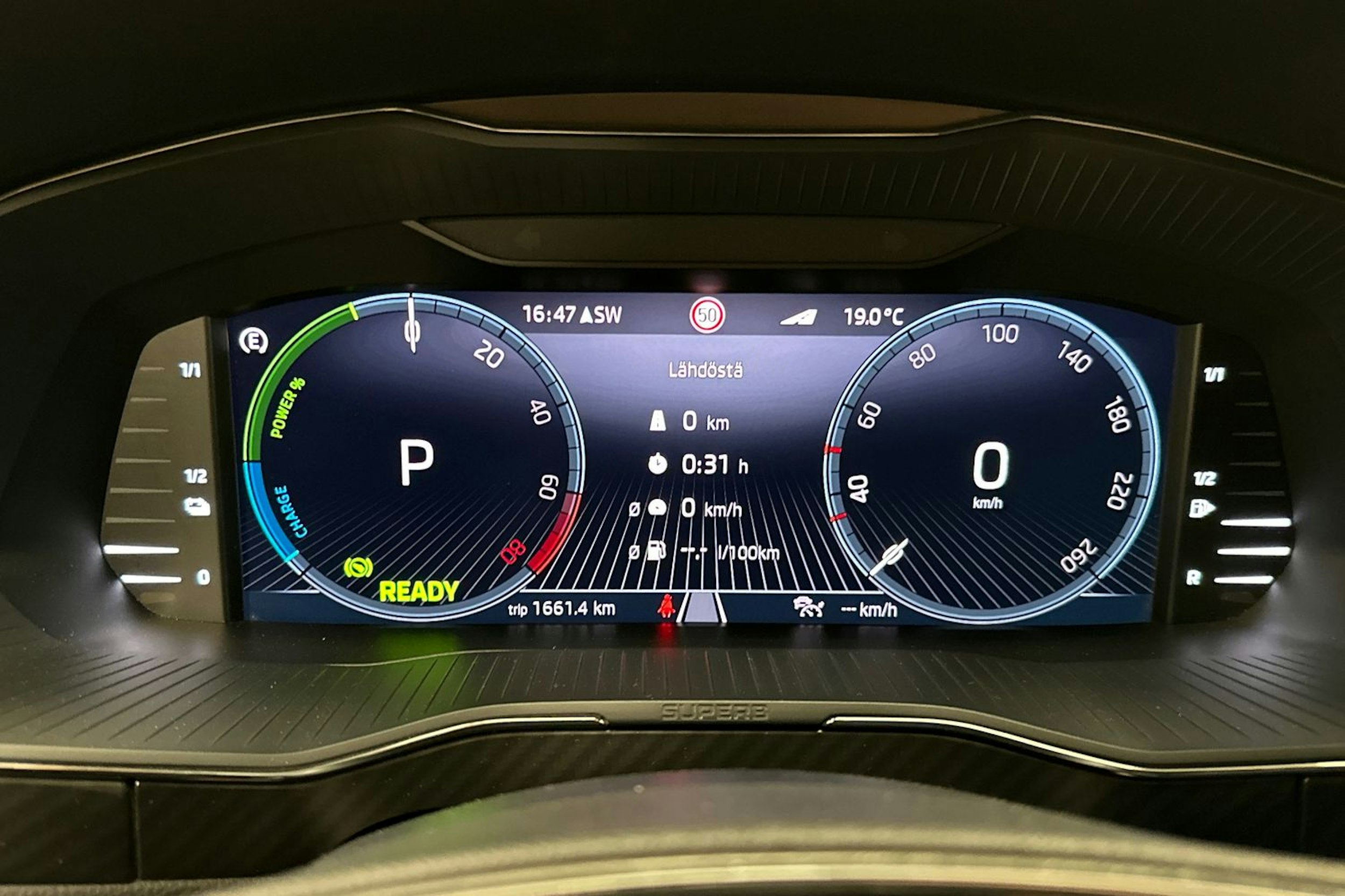 harmaa Skoda Superb 2022 kuva 24.
