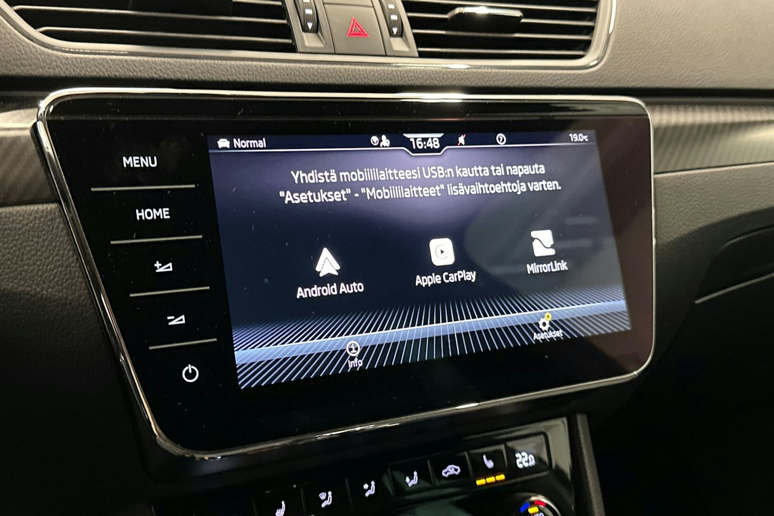 harmaa Skoda Superb 2022 kuva 27.