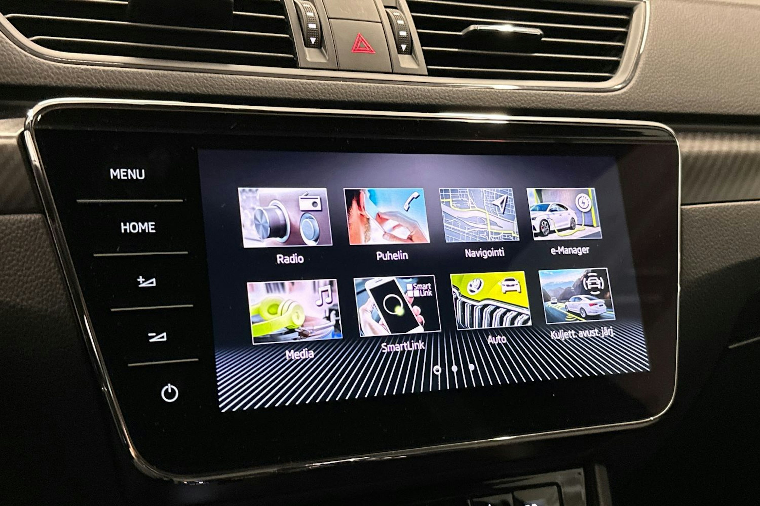 harmaa Skoda Superb 2022 kuva 28.