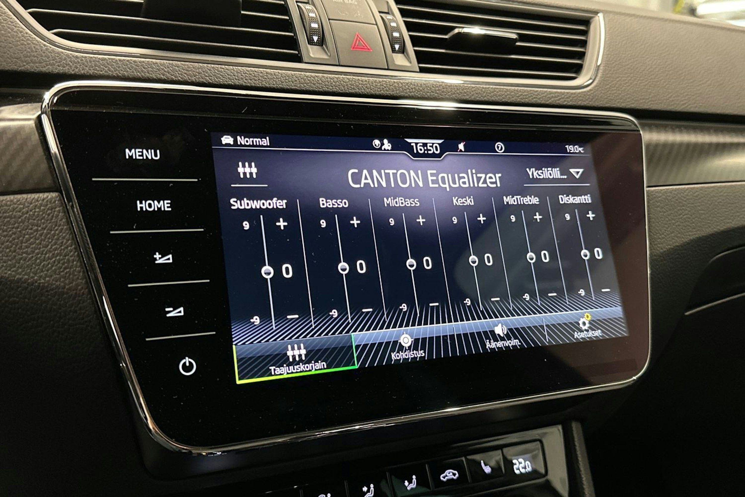 harmaa Skoda Superb 2022 kuva 33.