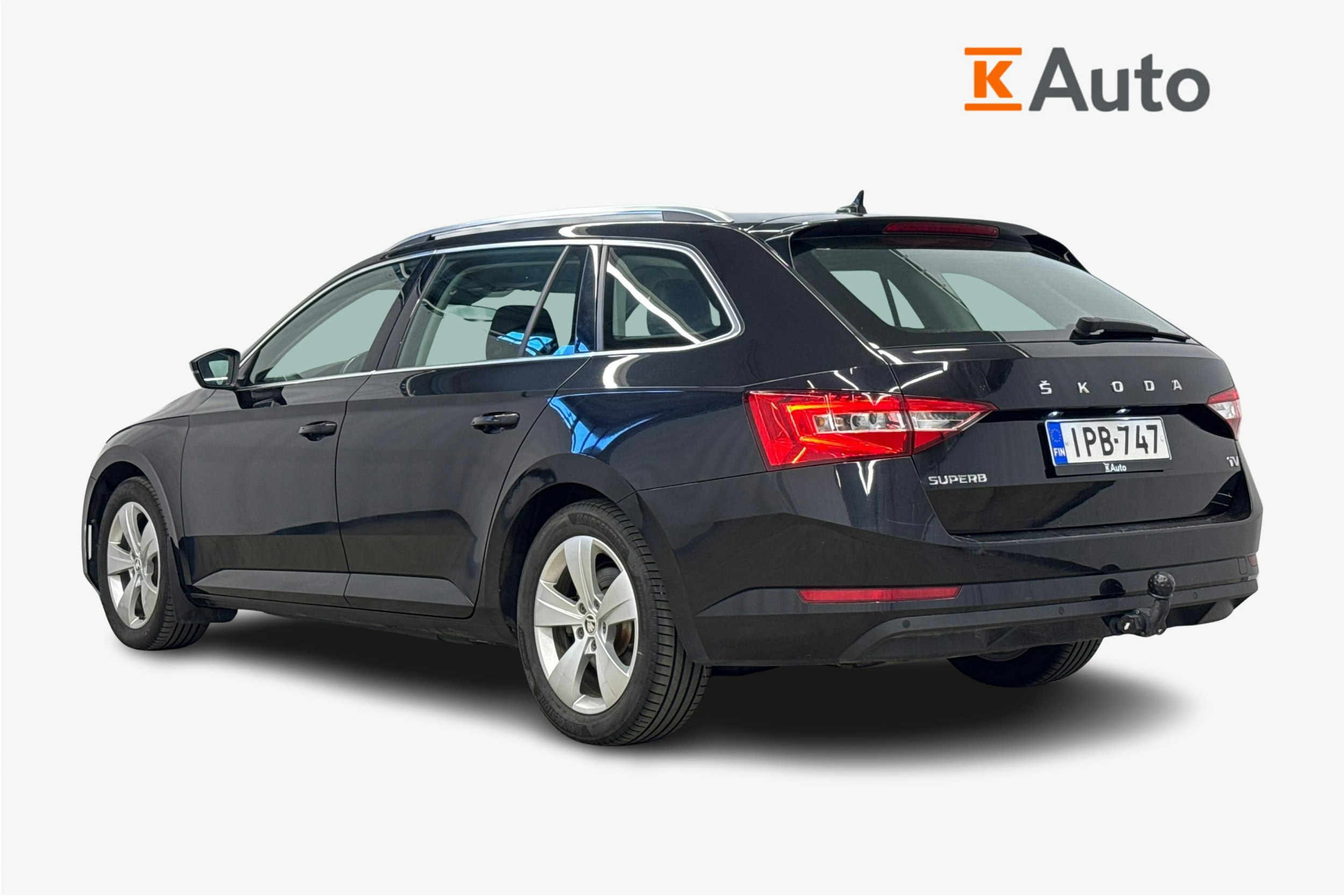 Musta Skoda Superb 2022 kuva 2.