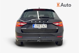 Musta Skoda Superb 2022 kuva 3.