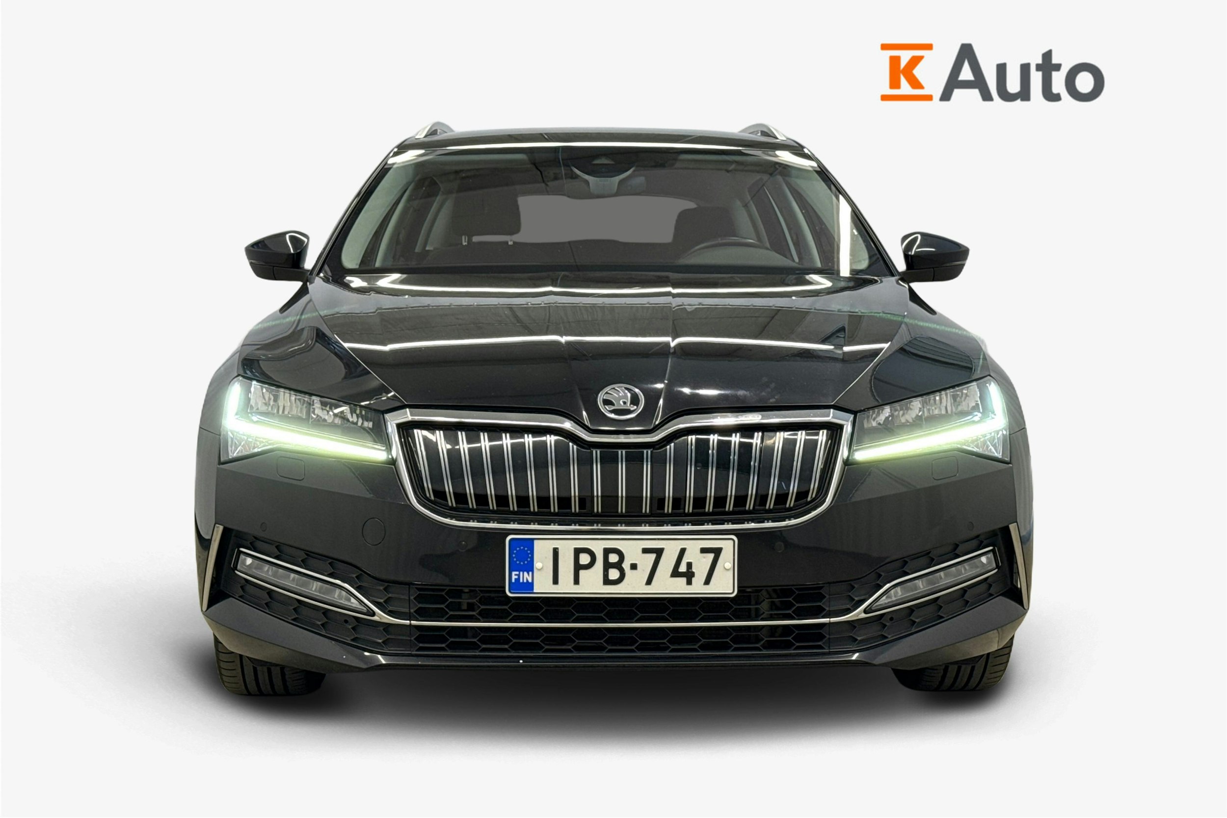 Musta Skoda Superb 2022 kuva 5.