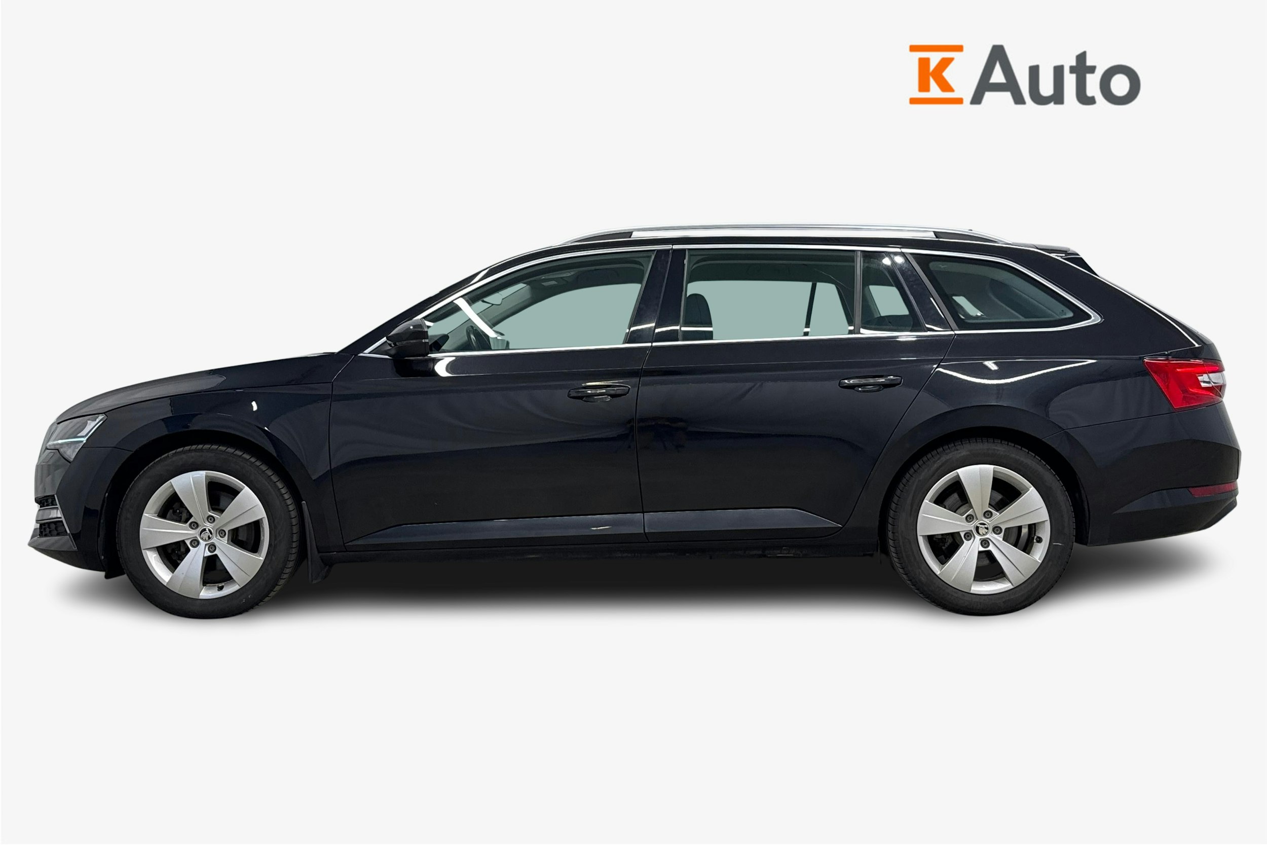 Musta Skoda Superb 2022 kuva 6.