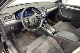 Musta Skoda Superb 2022 kuva 7.