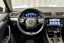 Musta Skoda Superb 2022 kuva 15.