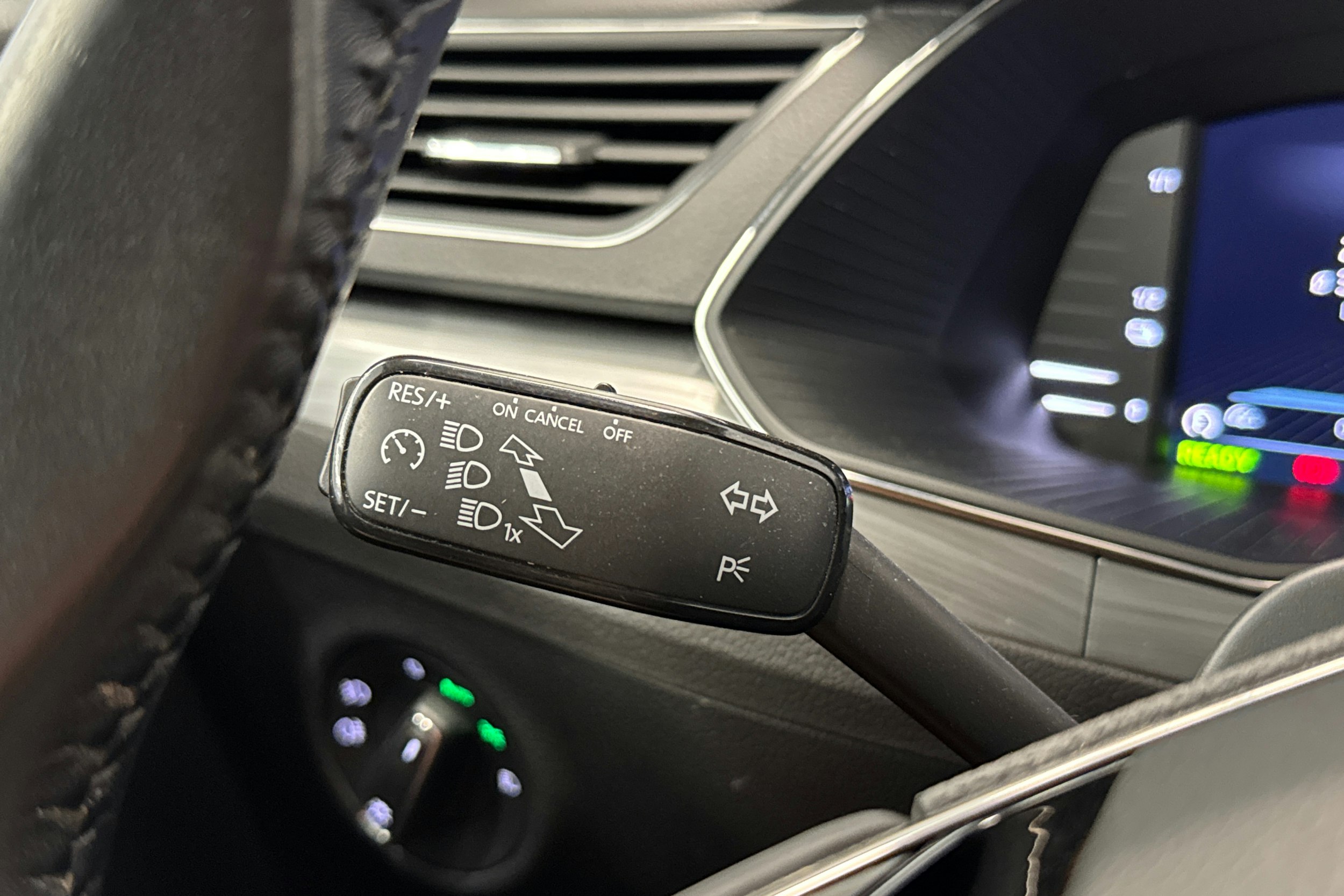 Musta Skoda Superb 2022 kuva 19.