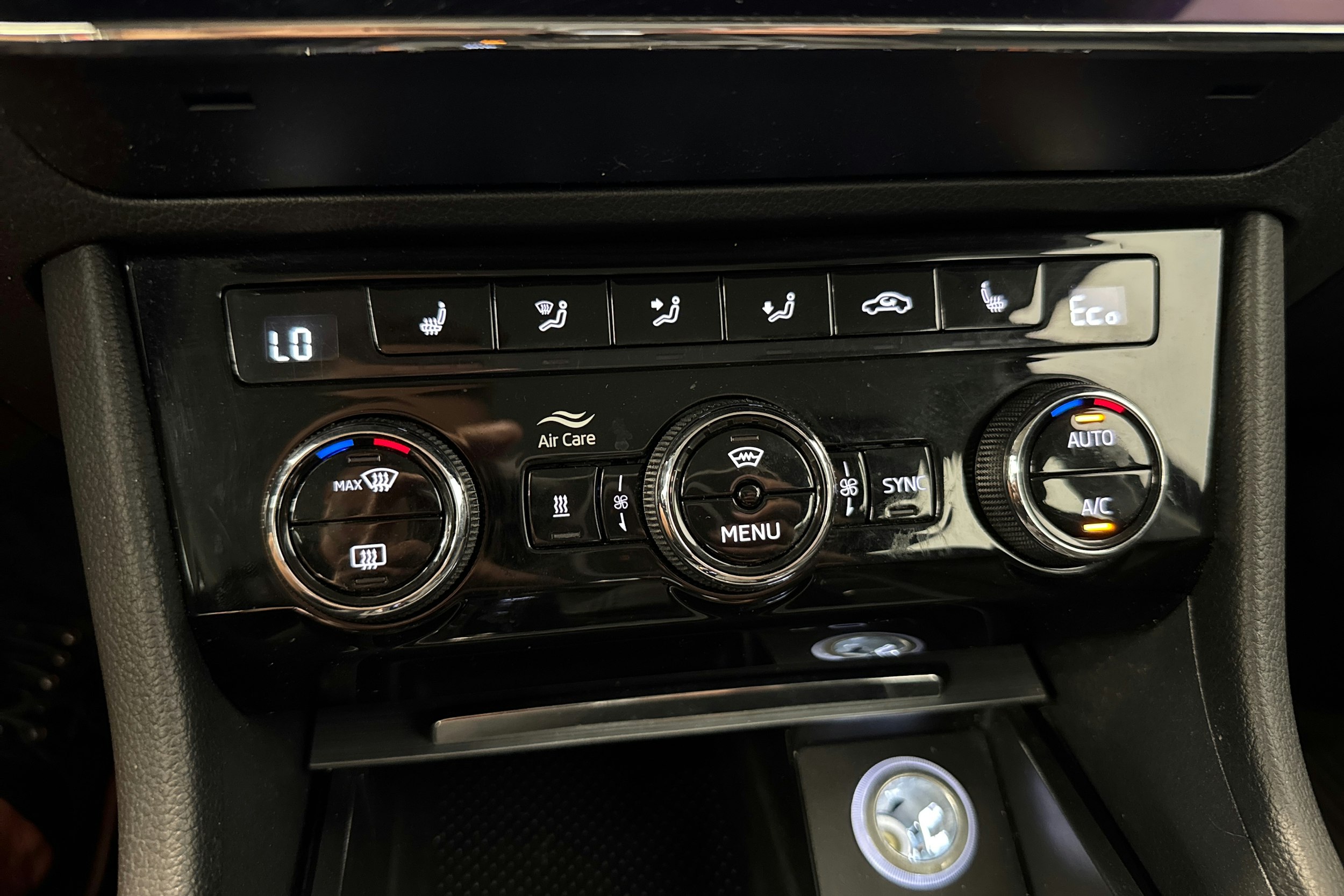 Musta Skoda Superb 2022 kuva 21.