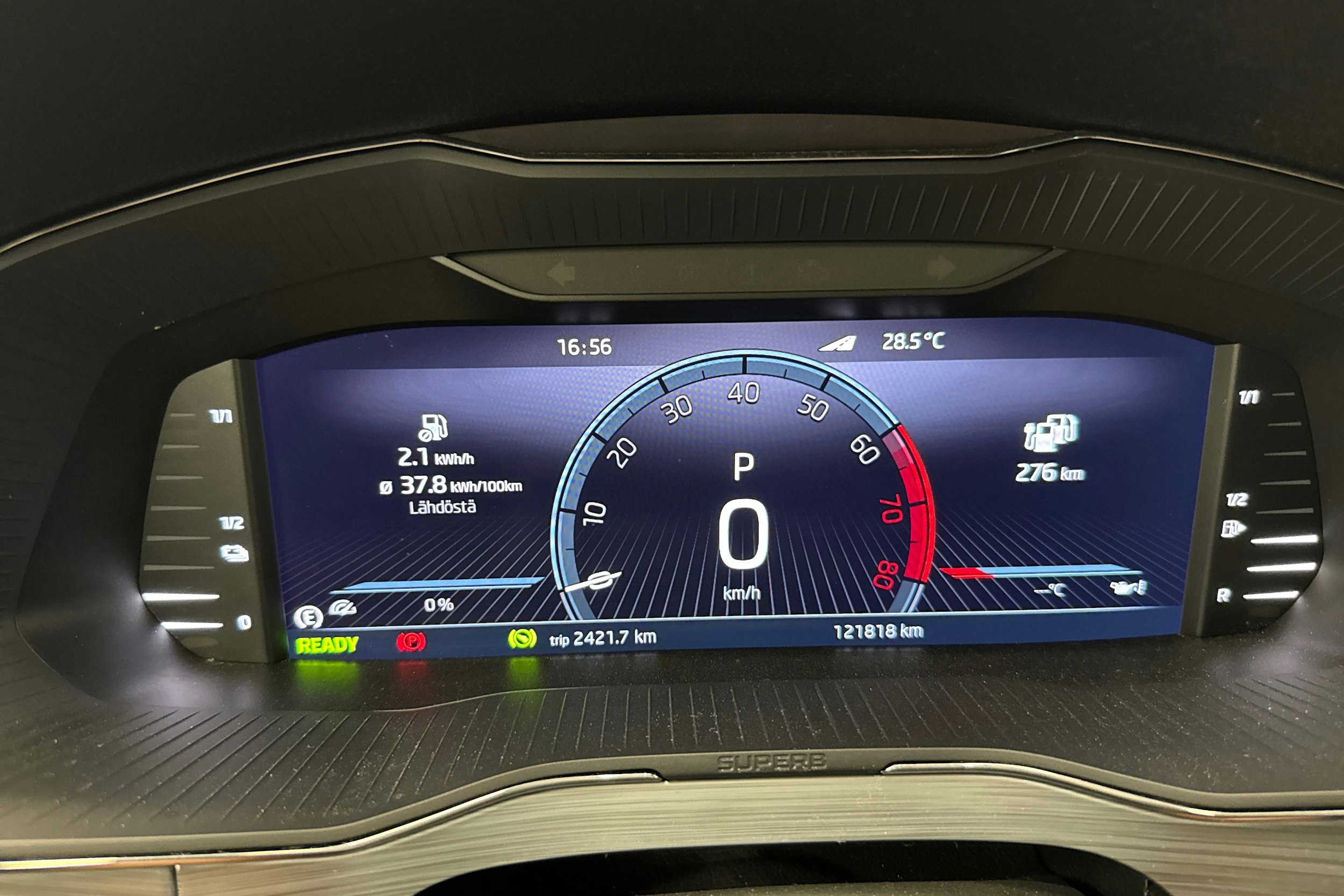 Musta Skoda Superb 2022 kuva 22.