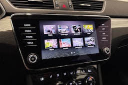 Musta Skoda Superb 2022 kuva 23.