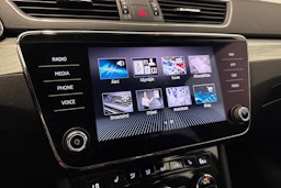 Musta Skoda Superb 2022 kuva 24.