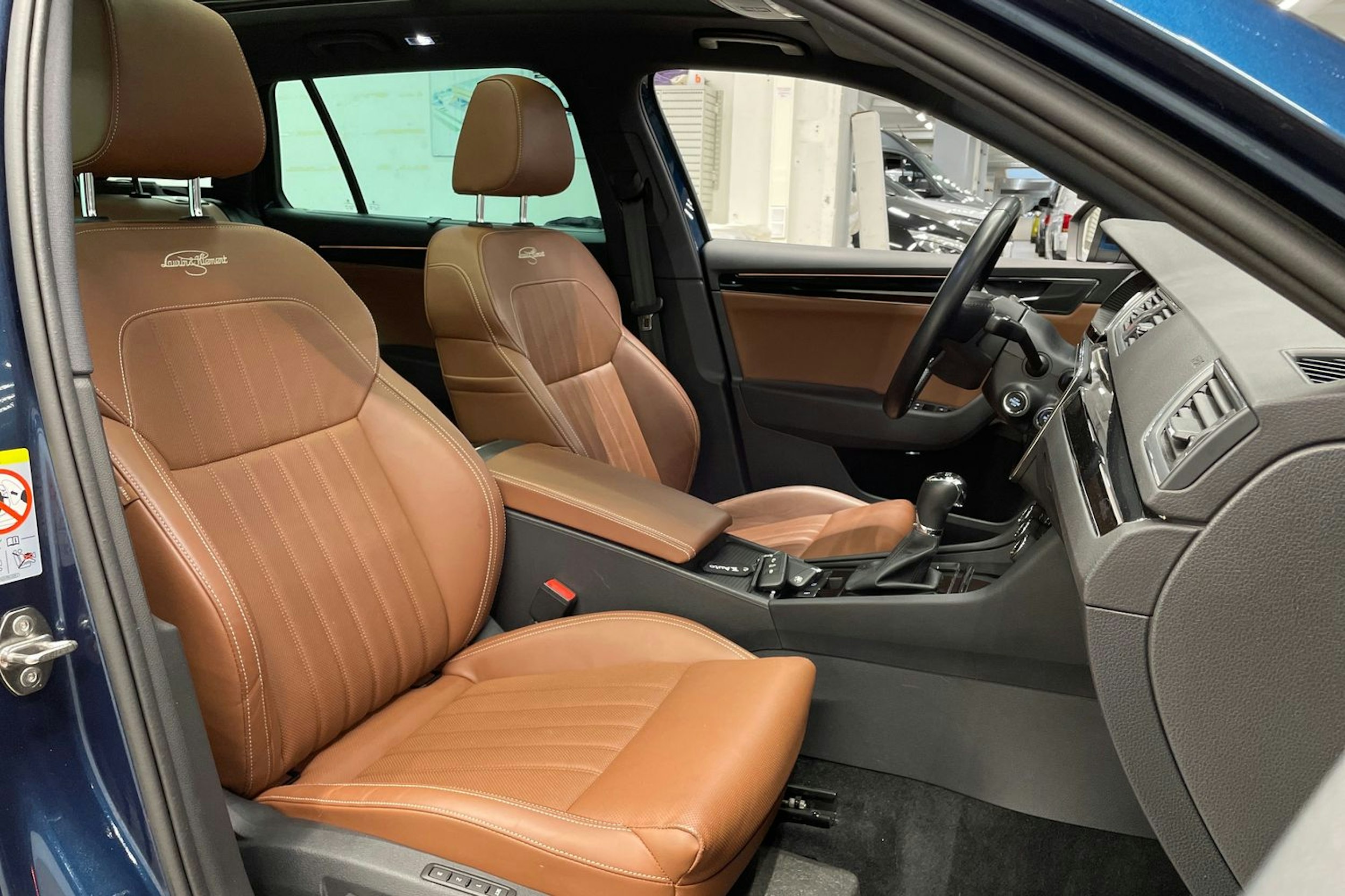 Sininen Skoda Superb 2022 kuva 32.